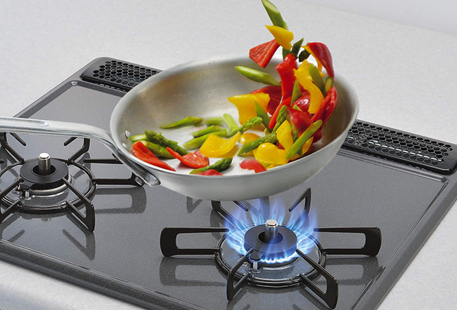 早切れ防止機能で、炒めものなど高温の調理もスムーズに